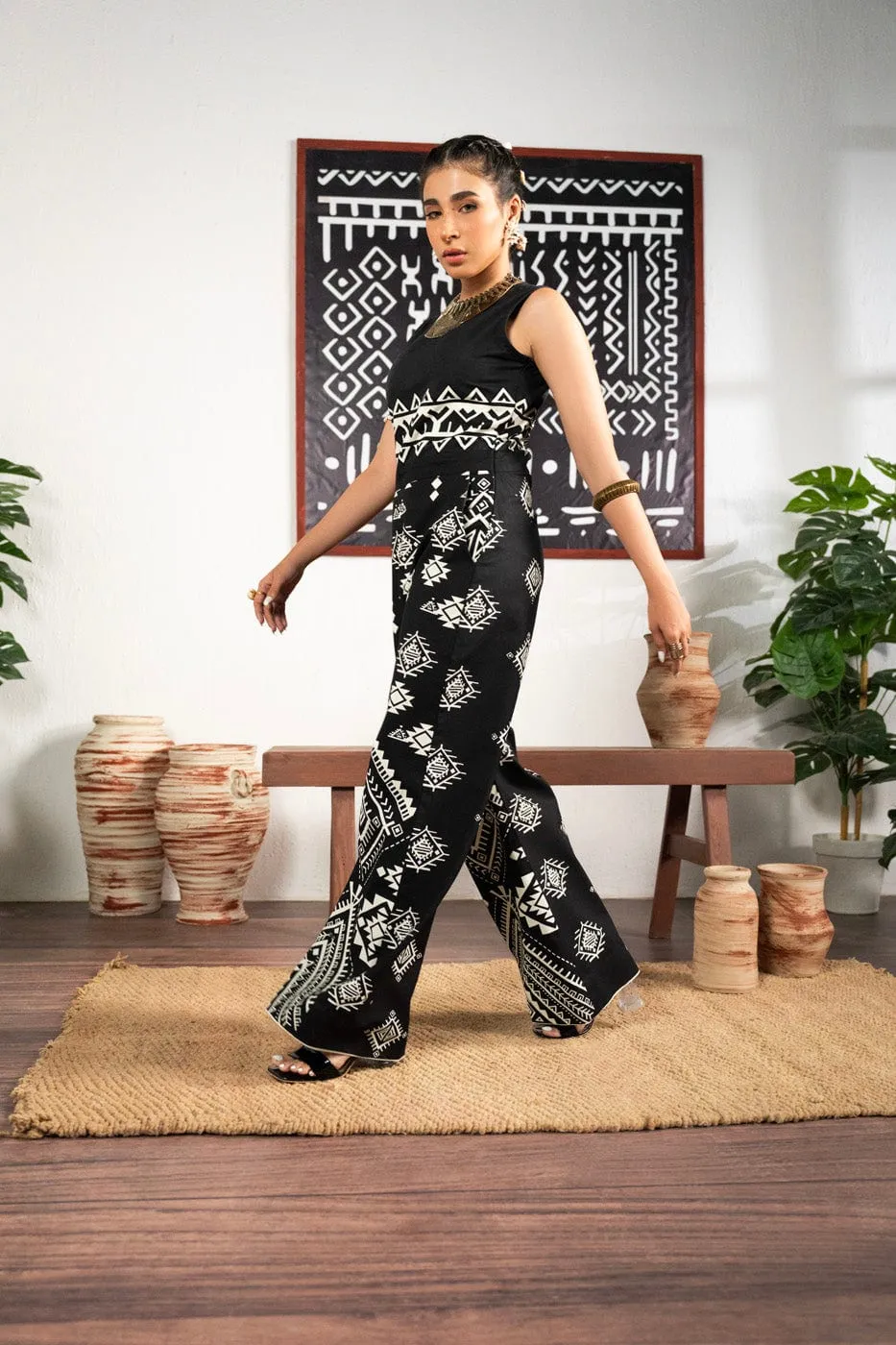 2 Pc Printed Lawn Suit With Dyed Cambric Trouser