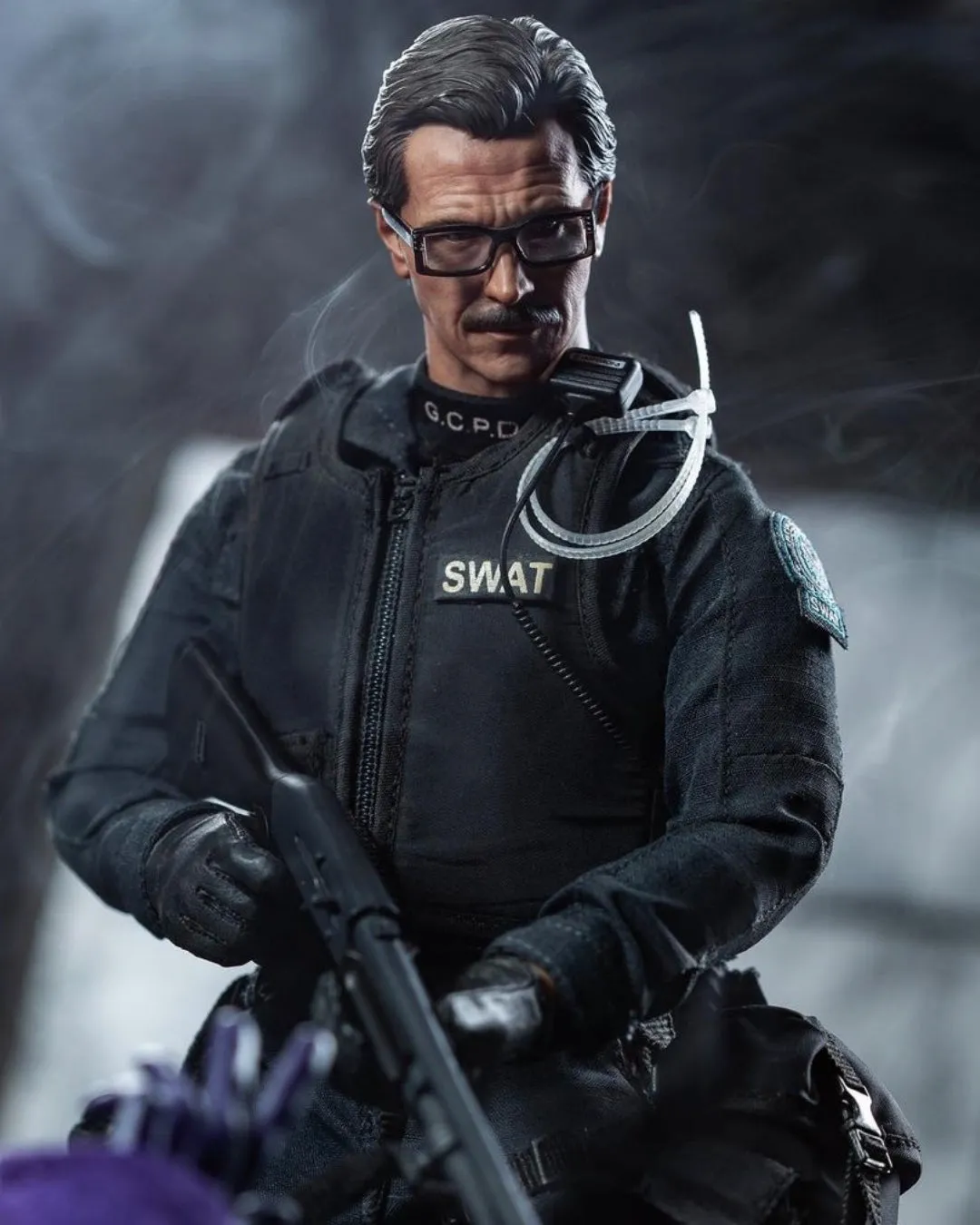 Hot toys MMS182 DC The Dark Knight Lt. Jim Gordon SWAT Suit Version