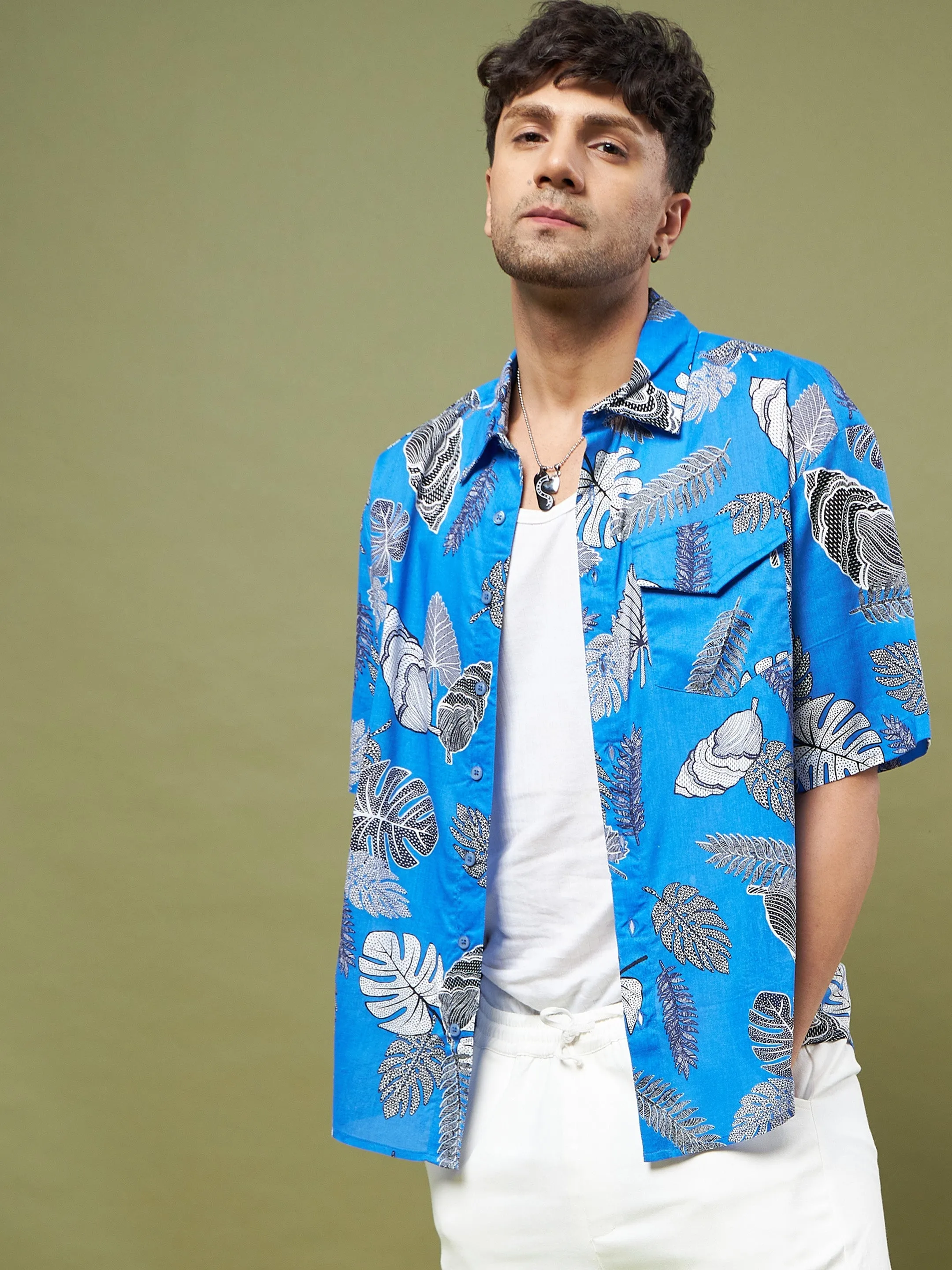 Men Blue & Black Tropical Print Oversized Shirt