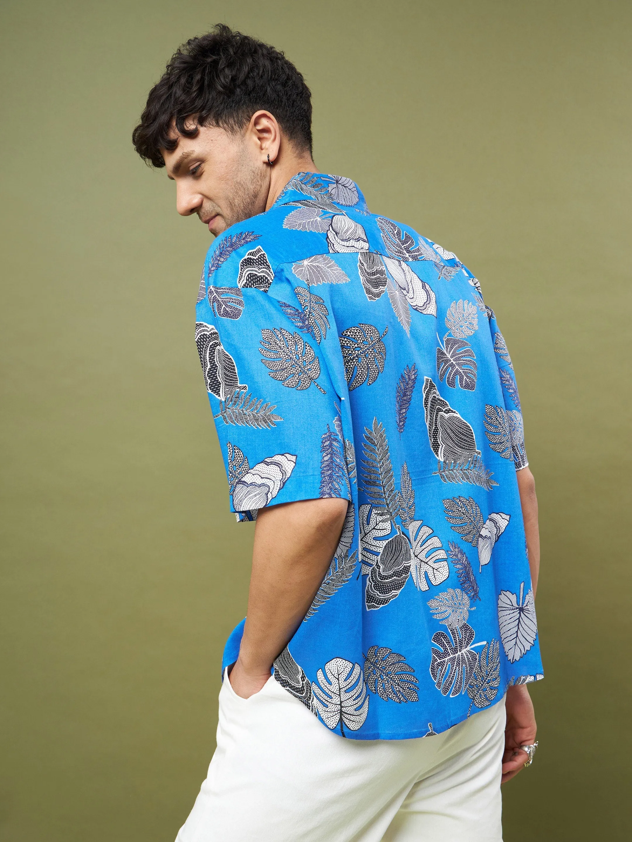 Men Blue & Black Tropical Print Oversized Shirt